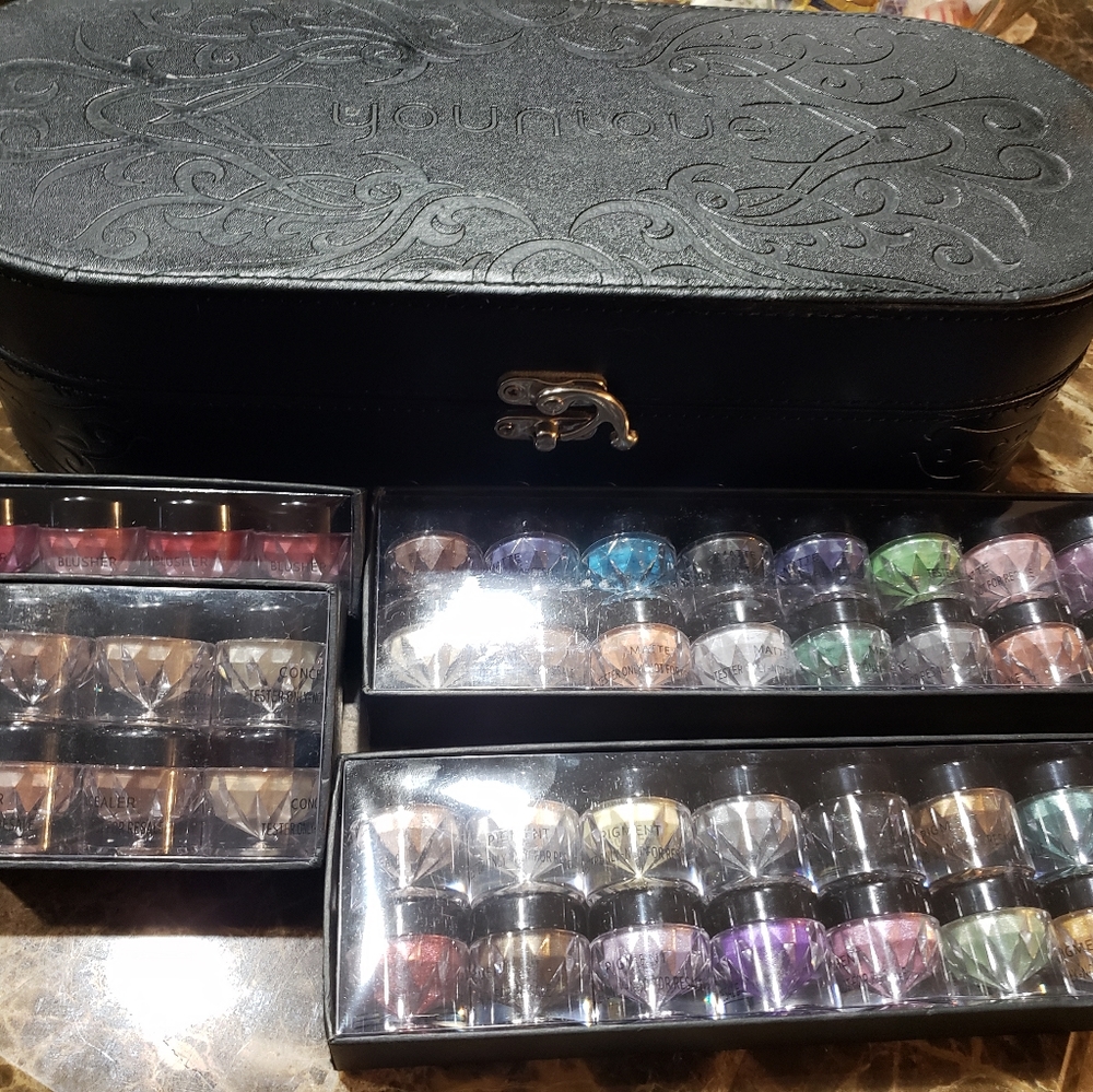 Younique presenter box